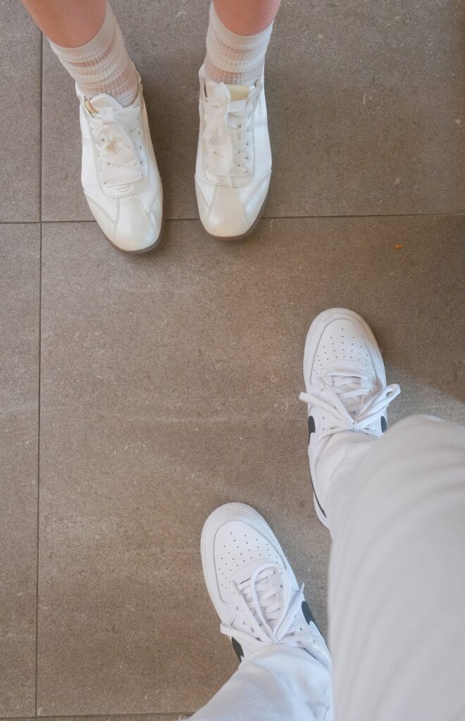 Las zapatillas deportivas planas serán la gran tendencia del otoño-invierno 2026